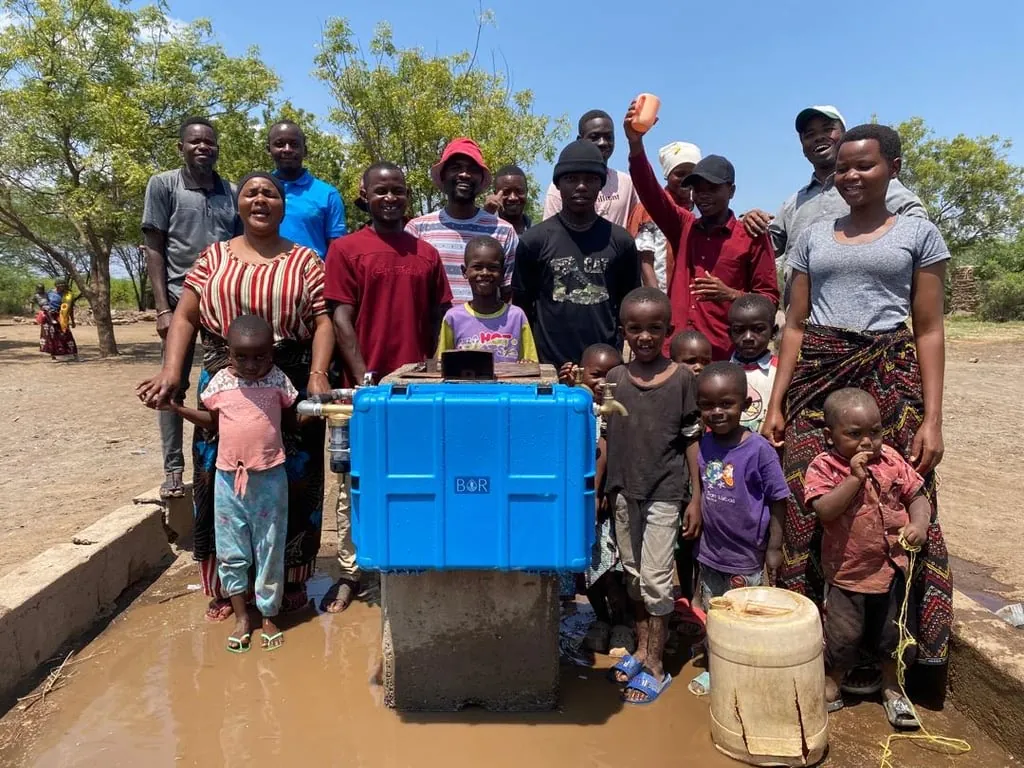 The community at the WaterLoop project for clean drinking water in Ghana