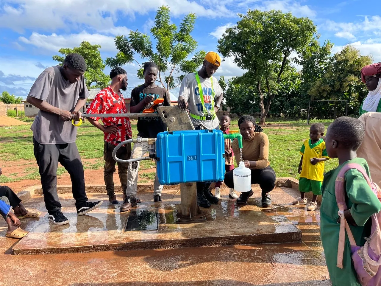 Installation of the WaterLoop water supply in Ghana